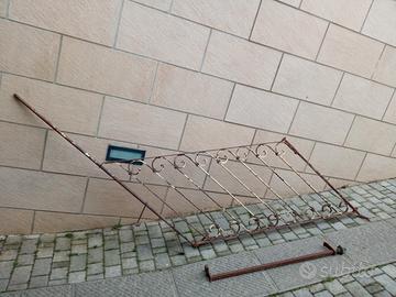 ringhiera per scale in pietra ferro battuto 