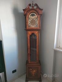 Orologio a Pendolo a Colonna