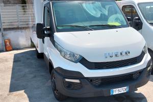 Daily 35C170 furgonato con Scaffalatura