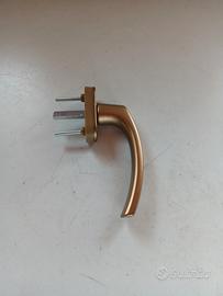 MANIGLIE PER FINESTRA 