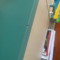 Scrivania e mobile/libreria