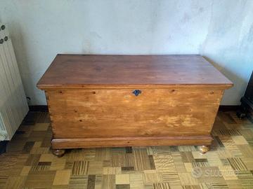 Cassapanca in legno antica
