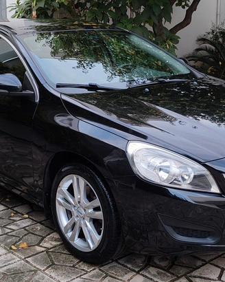 VOLVO V60 2.0d MOMENTUM - Geartronic - 2012