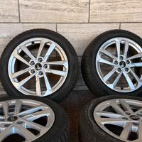 Gomme invernali con cerchi in lega Audi da 17