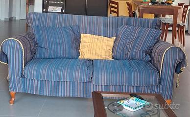Elegante set divani a righe blu e legno - 2 pezzi