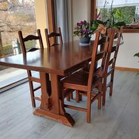 Tavolo in legno con 4 sedie - Solido e perfe