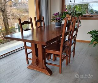 Tavolo in legno con 4 sedie - Solido e perfe