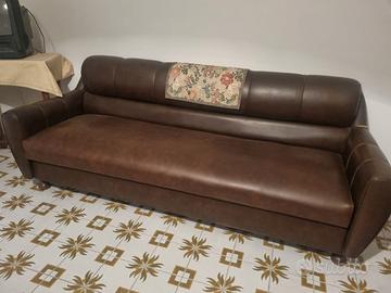 Divano ecopelle a letto