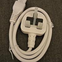 caricatore spina UK e connettore a tre poli 