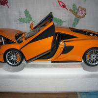 McLaren 570S in scala 1/18 Autoart orange