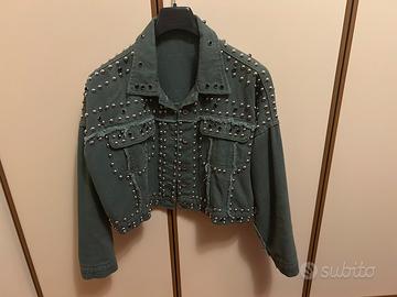 Giacca verde borchiata