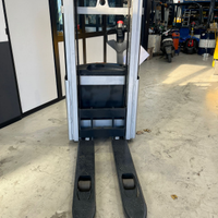 Carrello elevatore stoccatore transpallet elettric