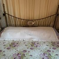 Meraviglioso tessile letto tela e ricamo a mano