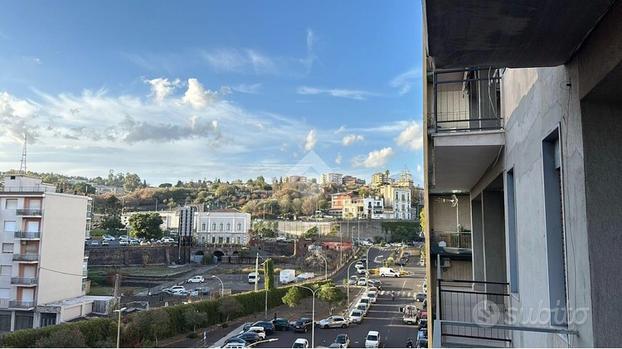 Caronda 5 vani panoramico. Balcone terrazzato