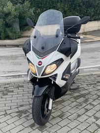 Aprilia SR Max 300 - 2011