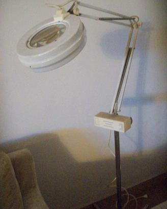 Lampada d'ingrandimento con luce neon 