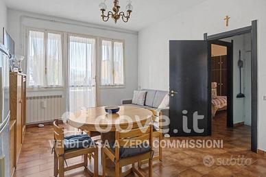 Appartamento di 100 m² con 3 locali e posto auto a