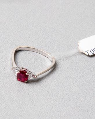 Anello in oro bianco con diamanti naturali e rubin