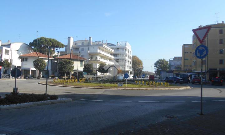 2 LOCALI A COMACCHIO