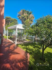 Appartamento in villa con giardino e piscina cond