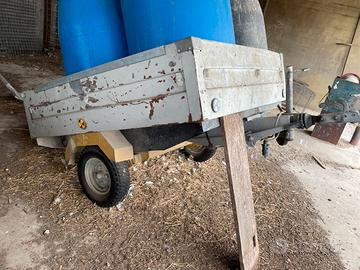 Carretto con gancio traino