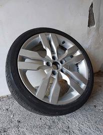 Pneumatico con cerchio in lega