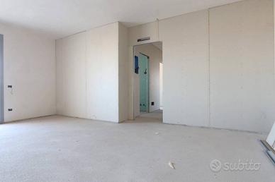 Appartamento di 138 m² con 5 locali e box auto a V