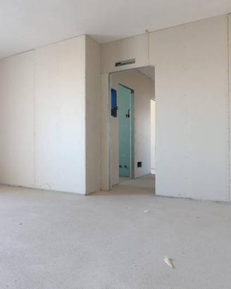 Appartamento di 138 m² con 5 locali e box auto a V