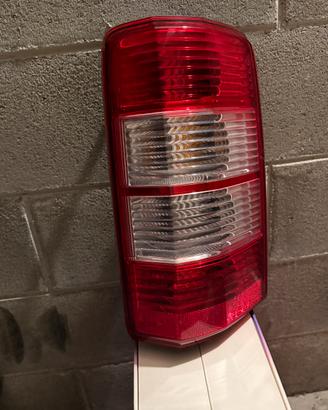 Fanale post dx Dodge Nitro