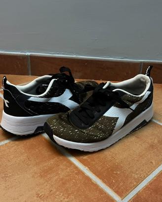 Scarpe Diadora nere e bianche