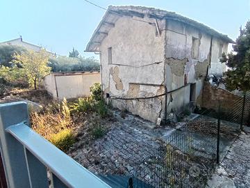 terreno con rudere e 2 magazzini