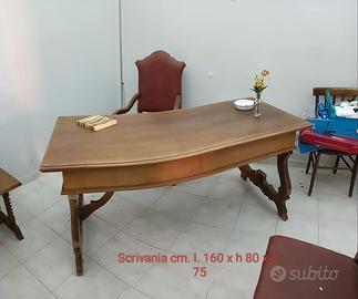 scrivania in legno 