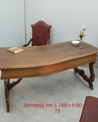 scrivania in legno 