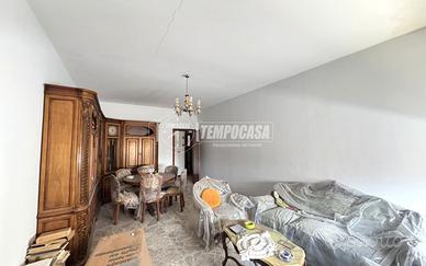 Ampio e luminoso trilocale in via Noviziato Casazz