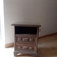 Comodini con cassetti in legno
