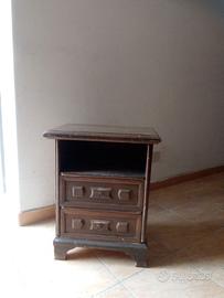 Comodini con cassetti in legno