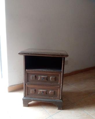 Comodini con cassetti in legno