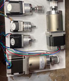 Lotto motori Passo-Passo nema con riduttori