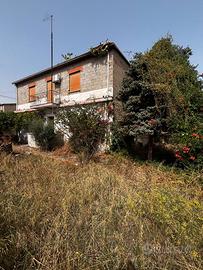 Casa indipendente con ampia corte