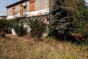 Casa indipendente con ampia corte