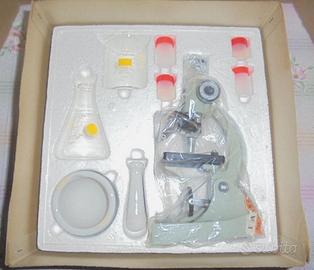 scatola piccolo chimico vintage microscopio