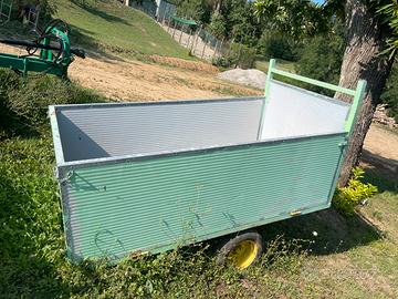 Rimorchio leggero per giardinaggio