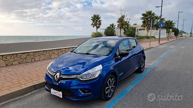 Renault Clio dCi 8V 90 CV EDC 5 porte Moschino Int