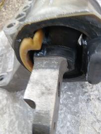 SUPPORTO MOTORE SUPERIORE SINISTRO PER AUDI A2
