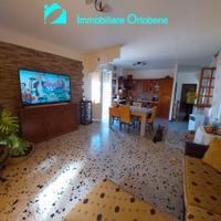 Centrale con due camere e cucina-soggiorno
