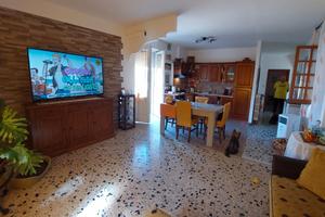 Centrale con due camere e cucina-soggiorno