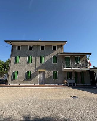 Casa indipendente su tre livelli con garage e giar