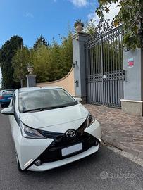 AYGO 1.0 XPLAY AUTOMATICA
