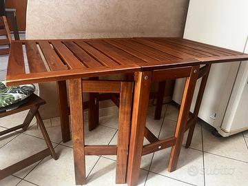 Tavolo panca e due sedie