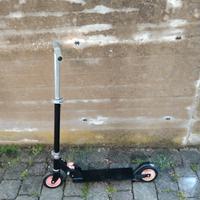 monopattino nero bambino